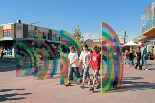 澳洲麥克利蘭中學(xué)